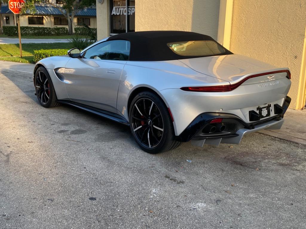 2022 Aston Martin Vantage's photo