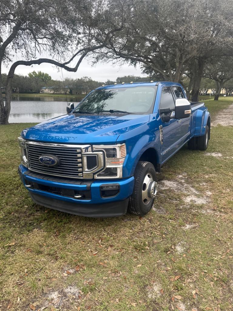 2020 Ford F-350 Super Duty Platinum's photo